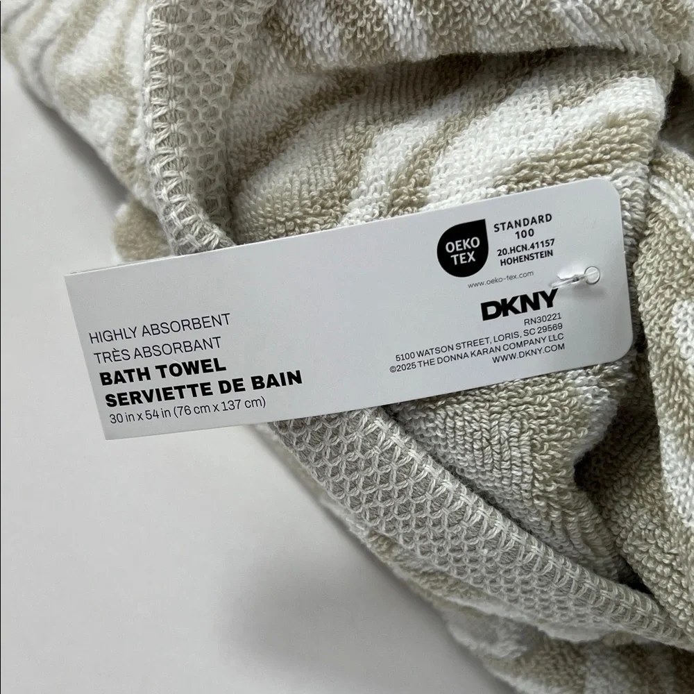 DKNY Bath Towels Textured Beige and White Pattern Absorbent Cotton 2 Pc Set NEW